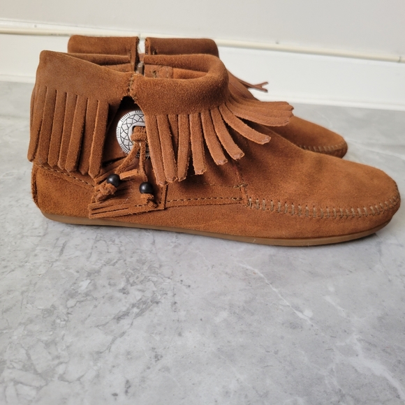 Minnetonka Concho Feather Boots - Picture 2 of 6